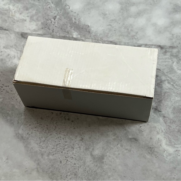 White Spinning Facial Cleansing Brush with 3 refills‎ - Picture 3 of 3